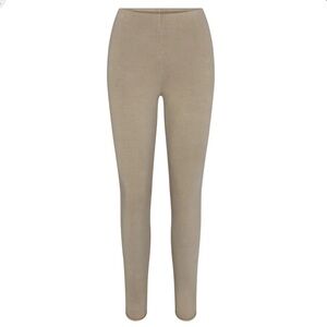 NWOT SKIMS OUTDOOR COLLECTION LEGGINGS